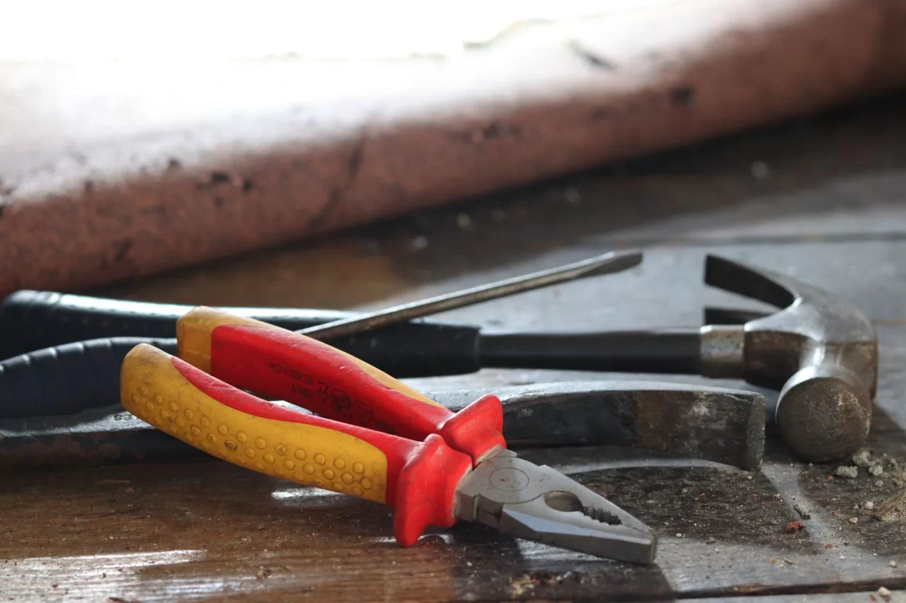 tools plier and crowbar used to uplift carpet